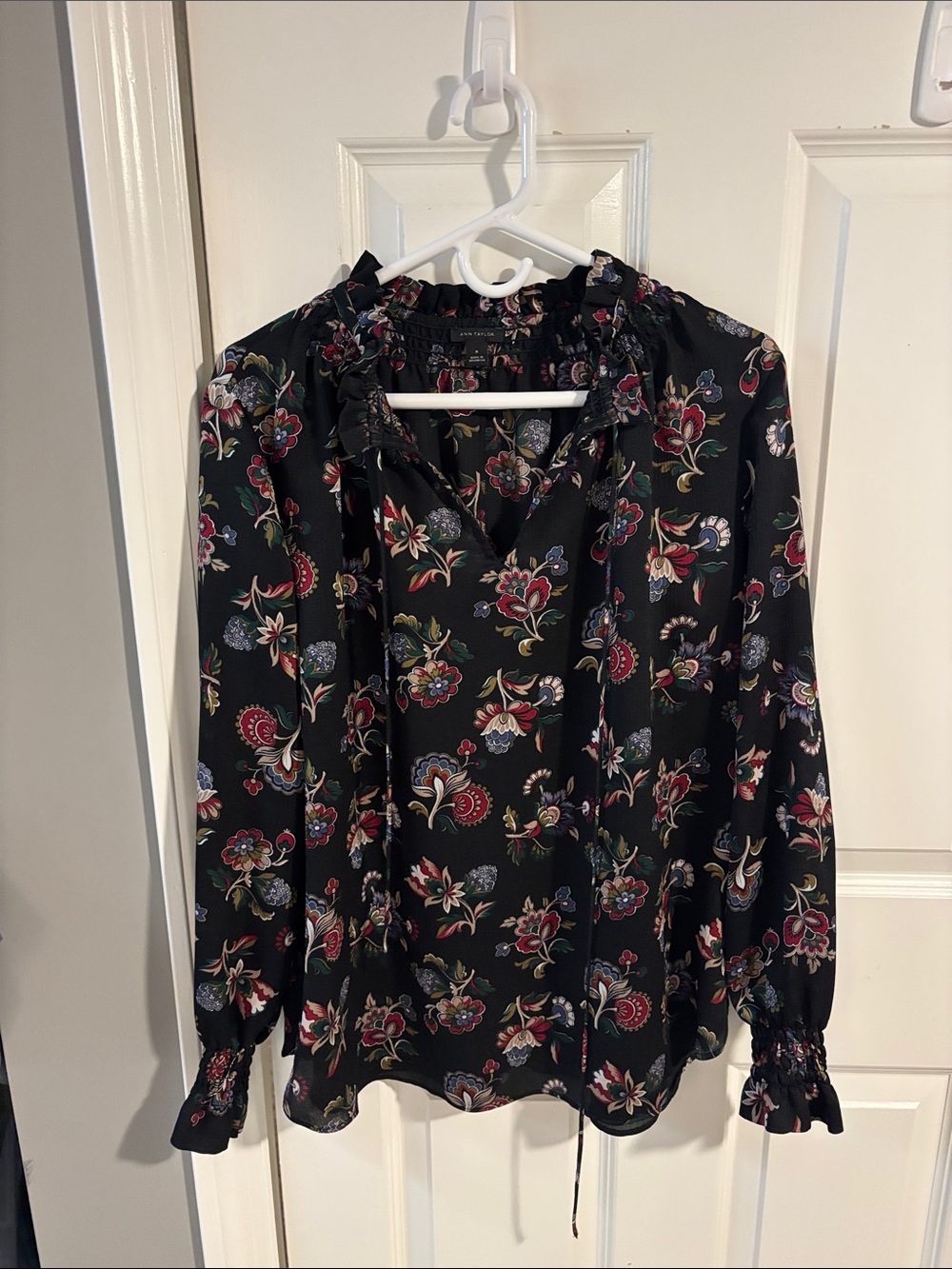 Ann Taylor Black Floral Ruffled V-Neck Long Sleeve Blouse